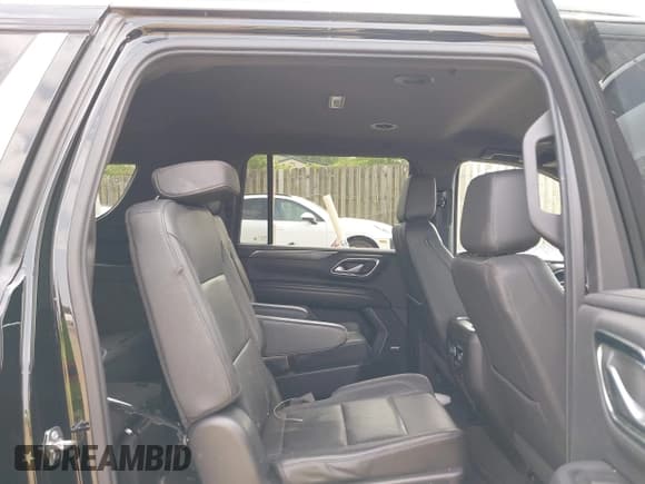 ✅ 2022 Chevrolet Suburban LT • VIN: 1GNSKCKDXNR195278 • Lot: 42429218. Listed on IAAI with 86,022 mi. Free auction sales archive from the USA and detailed vehicle history report at DreamBid. Image 8.