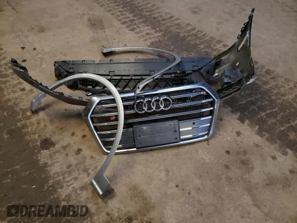 ✅ 2018 Audi SQ5 Premium Plus • VIN: WA1A4AFY8J2009301 • Лот: 37972503. Опубликован ранее на Copart с пробегом 171 418 миль. Бесплатный доступ к архиву аукционных продаж из США и подробный отчёт об истории автомобиля на DreamBid. Изображение 13.