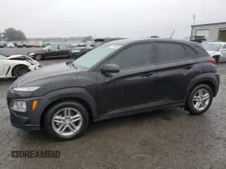 2018 Hyundai Kona SE z VIN KM8K12AA9JU132687, wystawiony jako Copart lot #81108835 z przebiegiem 61 886 mil mil oraz Szkoda całkowita • Salvage title. Historia ofert i sprzedaży dostępna na DreamBid. Obrazek 1.