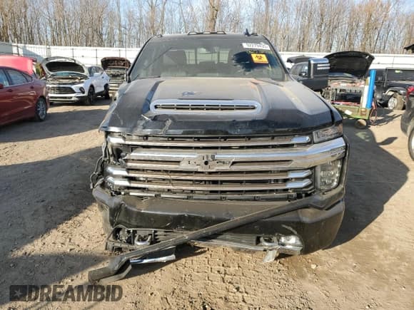 ✅ 2022 Chevrolet Silverado 2500HD High Country • VIN: 1GC4YREY8NF122025 • Lot: 92279435. Wystawiony na Copart z przebiegiem 17 312 mil. Bezpłatny archiwum sprzedaży aukcyjnych z USA i szczegółowy raport historii pojazdu na DreamBid. Zdjęcie 5.
