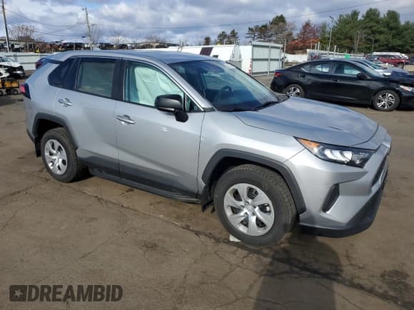 ✅ 2022 Toyota RAV4 LE • VIN: 2T3F1RFV2NW327260 • Lot: 92201235. Listed on Copart with 44,277 mi. Free auction sales archive from the USA and detailed vehicle history report at DreamBid. Image 4.