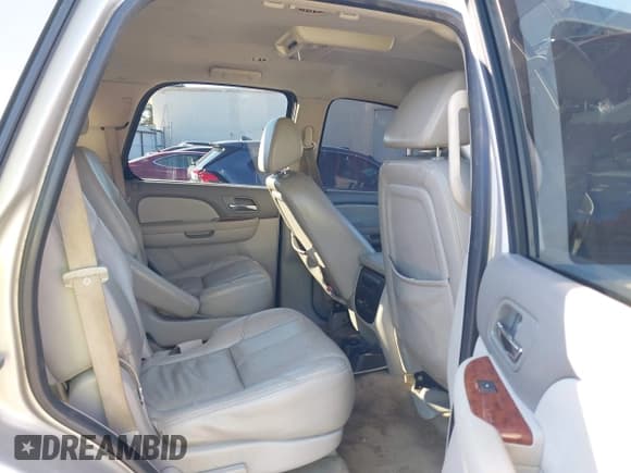 ✅ 2008 Chevrolet Tahoe 2LT • VIN: 1GNFC13028R121968 • Лот: 43601321. Опубликован ранее на IAAI с пробегом 201 278 миль. Бесплатный доступ к архиву аукционных продаж из США и подробный отчёт об истории автомобиля на DreamBid. Изображение 8.