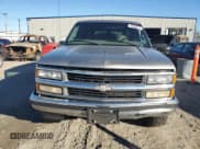 ✅ 1999 Chevrolet Suburban • VIN: 1GNFK16R6XJ448528 • Lot: 79539034. Wystawiony na Copart z przebiegiem 291 154 mil. Bezpłatny archiwum sprzedaży aukcyjnych z USA i szczegółowy raport historii pojazdu na DreamBid. Zdjęcie 5.