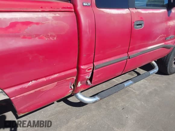 2000 Dodge 1500 z VIN 1B7HF13Y6YJ102207, wystawiony jako IAAI lot #43506519 z przebiegiem 144 023 mil mil oraz . Historia ofert i sprzedaży dostępna na DreamBid. Obrazek 14.