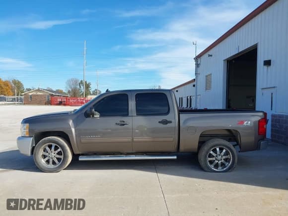 ✅ 2013 Chevrolet Silverado 1500 LT • VIN: 3GCPKSE77DG125766 • Лот: 43628365. Опубликован ранее на IAAI с пробегом 81 215 миль. Бесплатный доступ к архиву аукционных продаж из США и подробный отчёт об истории автомобиля на DreamBid. Изображение 14.