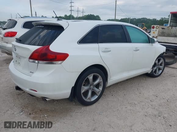 ✅ 2014 Toyota Venza LE • VIN: 4T3ZK3BB7EU067702 • Lot: 42017574. Listed on IAAI with 121,952 mi. Free auction sales archive from the USA and detailed vehicle history report at DreamBid. Image 4.