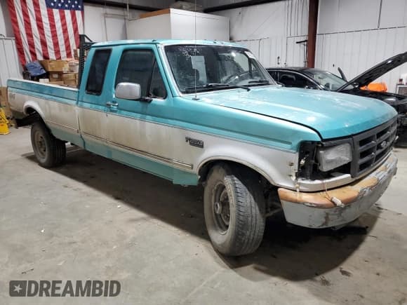 ✅ 1995 Ford F-250 • VIN: 1FTHX26HXSKB04767 • Lot: 85123124. Listed on Copart with 302,017 mi. Free auction sales archive from the USA and detailed vehicle history report at DreamBid. Image 4.