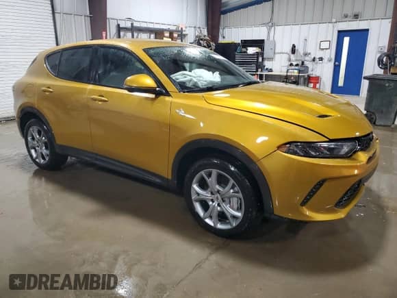 2024 Dodge Hornet R/T z VIN ZACPDFCW4R3A12088, wystawiony jako Copart lot #52515655 z przebiegiem 21 696 mil mil oraz Szkoda całkowita • Salvage title. Historia ofert i sprzedaży dostępna na DreamBid. Obrazek 4.