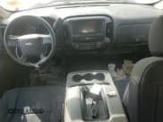 ✅ 2018 Chevrolet Silverado 1500 Custom • VIN: 1GCRCPEC6JZ235817 • Lot: 84731545. Wystawiony na Copart z przebiegiem 144 909 mil. Bezpłatny archiwum sprzedaży aukcyjnych z USA i szczegółowy raport historii pojazdu na DreamBid. Zdjęcie 8.