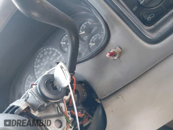 ✅ 2000 Chevrolet Suburban LS • VIN: 3GNFK16T3YG100815 • Лот: 42900699. Опубликован ранее на IAAI с пробегом 311 795 миль. Бесплатный доступ к архиву аукционных продаж из США и подробный отчёт об истории автомобиля на DreamBid. Изображение 11.