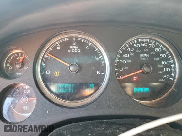 ✅ 2010 Chevrolet Suburban LT • VIN: 1GNUKJE36AR183851 • Lot: 76202814. Wystawiony na Copart z przebiegiem 243 602 mil. Bezpłatny archiwum sprzedaży aukcyjnych z USA i szczegółowy raport historii pojazdu na DreamBid. Zdjęcie 9.