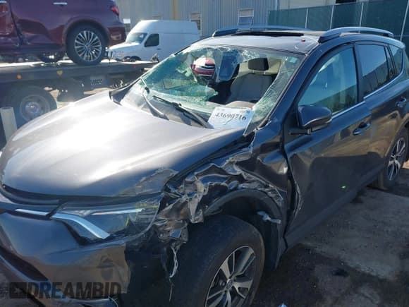 ✅ 2018 Toyota RAV4 XLE • VIN: 2T3RFREV0JW750395 • Лот: 43690716. Опубликован ранее на IAAI с пробегом 79 460 миль. Бесплатный доступ к архиву аукционных продаж из США и подробный отчёт об истории автомобиля на DreamBid. Изображение 6.