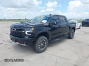 ✅ 2025 Chevrolet Silverado 1500 • VIN: 3GCUKHE84SG100755 • Lot: 43099713. Wystawiony na IAAI z przebiegiem 6 293 mil. Bezpłatny archiwum sprzedaży aukcyjnych z USA i szczegółowy raport historii pojazdu na DreamBid. Zdjęcie 17.