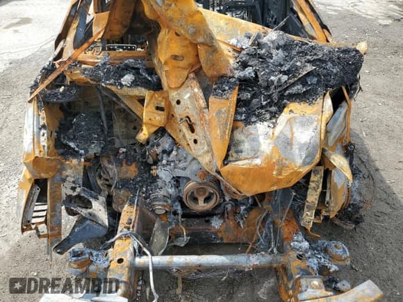 ✅ 2013 Chevrolet Avalanche LTZ • VIN: 3GNTKGE71DG373921 • Lot: 55142015. Wystawiony na Copart z przebiegiem Nie podano. Bezpłatny archiwum sprzedaży aukcyjnych z USA i szczegółowy raport historii pojazdu na DreamBid. Zdjęcie 11.