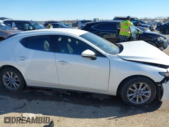 ✅ 2021 Mazda 3 S • VIN: JM1BPAJL4M1344028 • Lot: 41158493. Wystawiony na IAAI z przebiegiem 53 422 mil. Bezpłatny archiwum sprzedaży aukcyjnych z USA i szczegółowy raport historii pojazdu na DreamBid. Zdjęcie 13.