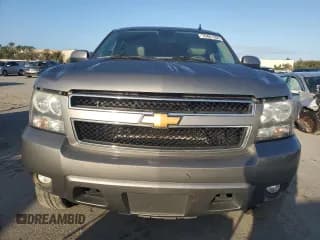 ✅ 2012 Chevrolet Suburban LT • VIN: 1GNSCJE05CR257547 • Lot: 76461984. Wystawiony na Copart z przebiegiem 217 382 mil. Bezpłatny archiwum sprzedaży aukcyjnych z USA i szczegółowy raport historii pojazdu na DreamBid. Zdjęcie 5.