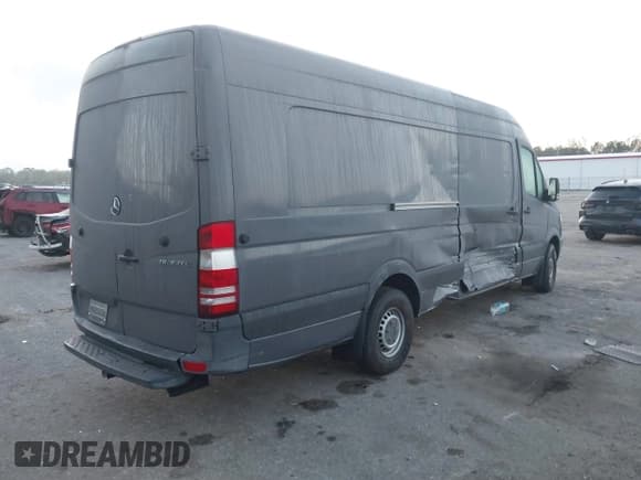✅ 2011 Mercedes-Benz Sprinter Cargo • VIN: WD3PE8CC4B5594127 • Лот: 41487341. Опубликован ранее на IAAI с пробегом Не указан. Бесплатный доступ к архиву аукционных продаж из США и подробный отчёт об истории автомобиля на DreamBid. Изображение 4.