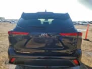 ✅ 2022 Toyota Highlander LE • VIN: 5TDZZRAH2NS108081 • Lot: 94921375. Listed on Copart with 98,256 mi. Free auction sales archive from the USA and detailed vehicle history report at DreamBid. Image 6.