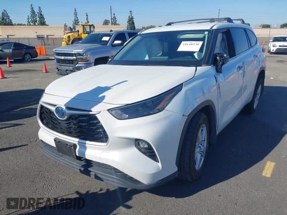 ✅ 2022 Toyota Highlander Hybrid LE • VIN: 5TDZARAH0NS516666 • Lot: 41648530. Wystawiony na IAAI z przebiegiem 63 588 mil. Bezpłatny archiwum sprzedaży aukcyjnych z USA i szczegółowy raport historii pojazdu na DreamBid. Zdjęcie 2.