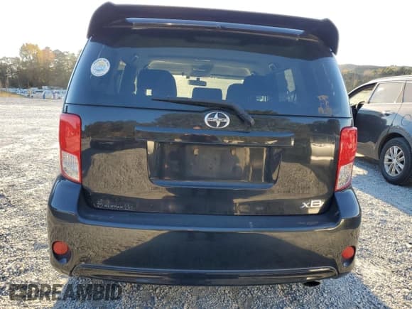 ✅ 2015 Scion xB • VIN: JTLZE4FE0FJ074545 • Лот: 92169755. Опубликован ранее на Copart с пробегом 180 303 миль. Бесплатный доступ к архиву аукционных продаж из США и подробный отчёт об истории автомобиля на DreamBid. Изображение 6.