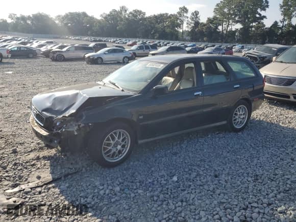 ✅ 2004 Volvo V40 • VIN: YV1VW27544F033744 • Лот: 69582455. Опубликован ранее на Copart с пробегом 143 681 миль. Бесплатный доступ к архиву аукционных продаж из США и подробный отчёт об истории автомобиля на DreamBid. Изображение 1.