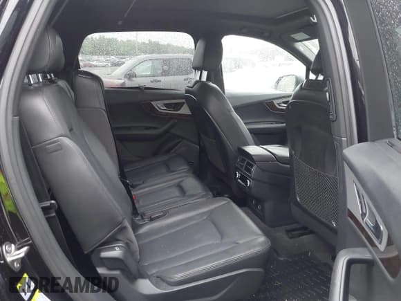 ✅ 2018 Audi Q7 • VIN: WA1LHBF71JD028058 • Lot: 42220729. Wystawiony na IAAI z przebiegiem 85 951 mil. Bezpłatny archiwum sprzedaży aukcyjnych z USA i szczegółowy raport historii pojazdu na DreamBid. Zdjęcie 8.