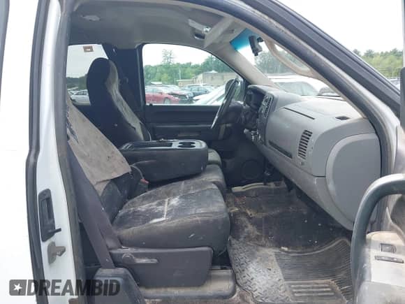 ✅ 2011 Chevrolet Silverado 1500 LS • VIN: 1GCRKREAXBZ428213 • Lot: 42732486. Wystawiony na IAAI z przebiegiem 222 132 mil mil. Skorzystaj z bezpłatnego archiwum sprzedaży aukcyjnych z USA i zobacz szczegółowy raport historii pojazdu na DreamBid. Zdjęcie 5.