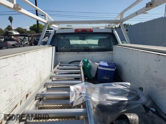 ✅ 2015 Chevrolet Silverado 2500HD Work Truck • VIN: 1GB0CUEG6FZ516103 • Lot: 80951675. Wystawiony na Copart z przebiegiem 356 131 mil. Bezpłatny archiwum sprzedaży aukcyjnych z USA i szczegółowy raport historii pojazdu na DreamBid. Zdjęcie 10.