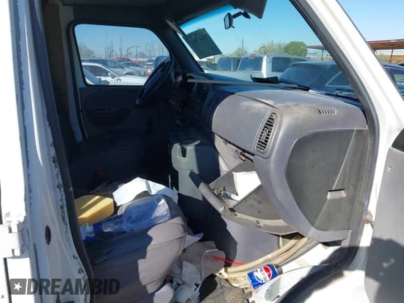 ✅ 2000 Dodge RAM • VIN: 2B7HB11Y0YK105364 • Lot: 43547863. Wystawiony na IAAI z przebiegiem Nie podano. Bezpłatny archiwum sprzedaży aukcyjnych z USA i szczegółowy raport historii pojazdu na DreamBid. Zdjęcie 5.