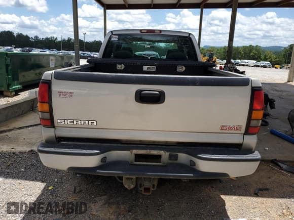 ✅ 2005 GMC Sierra 2500HD SLT • VIN: 1GTHK29U75E287068 • Lot: 60930955. Wystawiony na Copart z przebiegiem 109 023 mil. Bezpłatny archiwum sprzedaży aukcyjnych z USA i szczegółowy raport historii pojazdu na DreamBid. Zdjęcie 6.