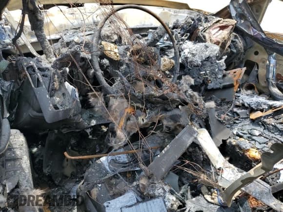 ✅ 2019 GMC Sierra 3500HD Denali • VIN: 1GT42WEY3KF149547 • Лот: 59191335. Опубликован ранее на Copart с пробегом Не указан. Бесплатный доступ к архиву аукционных продаж из США и подробный отчёт об истории автомобиля на DreamBid. Изображение 8.