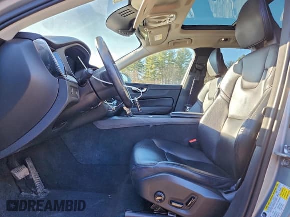 ✅ 2018 Volvo XC60 Momentum • VIN: YV4A22RK4J1018802 • Lot: 95444935. Listed on Copart with 102,635 mi. Free auction sales archive from the USA and detailed vehicle history report at DreamBid. Image 7.