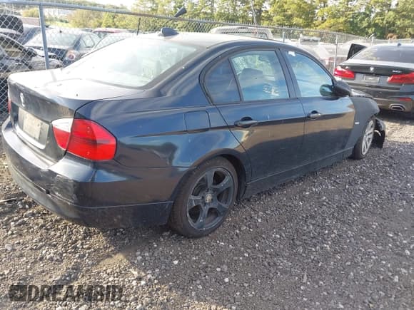 ✅ 2006 BMW 3 Series 325i • VIN: WBAVB17506NK35272 • Lot: 43401862. Listed on IAAI with Not provided. Free auction sales archive from the USA and detailed vehicle history report at DreamBid. Image 4.