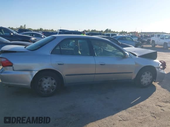 ✅ 1999 Honda Accord LX • VIN: 1HGCG6652XA131645 • Лот: 43576924. Опубликован ранее на IAAI с пробегом 198 369 миль. Бесплатный доступ к архиву аукционных продаж из США и подробный отчёт об истории автомобиля на DreamBid. Изображение 12.