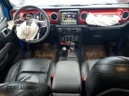 ✅ 2023 Jeep Gladiator Rubicon FarOut • VIN: 1C6JJTBM1PL551783 • Lot: 85979604. Wystawiony na Copart z przebiegiem 47 086 mil. Bezpłatny archiwum sprzedaży aukcyjnych z USA i szczegółowy raport historii pojazdu na DreamBid. Zdjęcie 8.