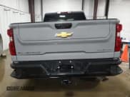 ✅ 2025 Chevrolet Silverado 2500HD Custom • VIN: 2GC4KME79S1135476 • Lot: 59478875. Wystawiony na Copart z przebiegiem 1 659 mil. Bezpłatny archiwum sprzedaży aukcyjnych z USA i szczegółowy raport historii pojazdu na DreamBid. Zdjęcie 6.