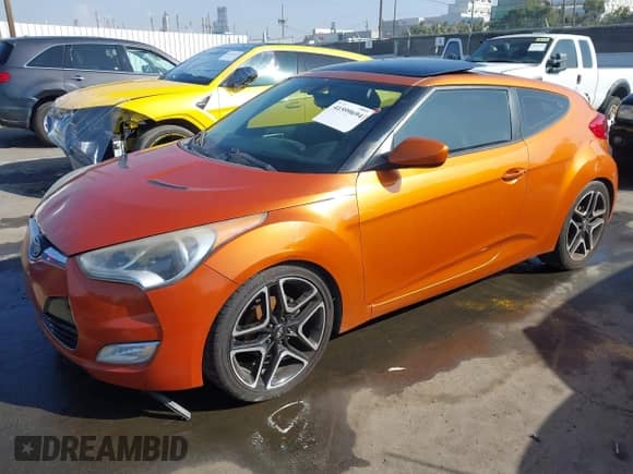2012 Hyundai Veloster w/Gray Int z VIN KMHTC6AD4CU035903, wystawiony jako IAAI lot #41599694 z przebiegiem 133 213 mil mil oraz . Historia ofert i sprzedaży dostępna na DreamBid. Obrazek 2.
