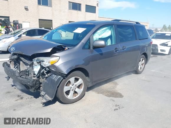 ✅ 2016 Toyota Sienna LE AAS • VIN: 5TDKK3DC3GS759709 • Lot: 42374590. Wystawiony na IAAI z przebiegiem 78 300 mil. Bezpłatny archiwum sprzedaży aukcyjnych z USA i szczegółowy raport historii pojazdu na DreamBid. Zdjęcie 2.