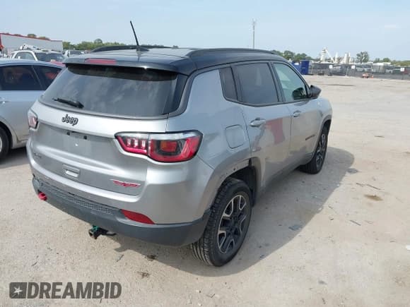 ✅ 2019 Jeep Compass Trailhawk • VIN: 3C4NJDDBXKT667945 • Lot: 43491632. Wystawiony na IAAI z przebiegiem 99 385 mil. Bezpłatny archiwum sprzedaży aukcyjnych z USA i szczegółowy raport historii pojazdu na DreamBid. Zdjęcie 4.
