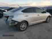 2021 Hyundai Accent SE z VIN 3KPC24A63ME137481, wystawiony jako Copart lot #81693283 z przebiegiem 61 863 mil mil oraz . Historia ofert i sprzedaży dostępna na DreamBid. Obrazek 3.