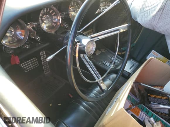 ✅ 1963 Ford Thunderbird • VIN: 3Y85Z160368 • Lot: 83225364. Wystawiony na Copart z przebiegiem 55 584 mil. Bezpłatny archiwum sprzedaży aukcyjnych z USA i szczegółowy raport historii pojazdu na DreamBid. Zdjęcie 7.