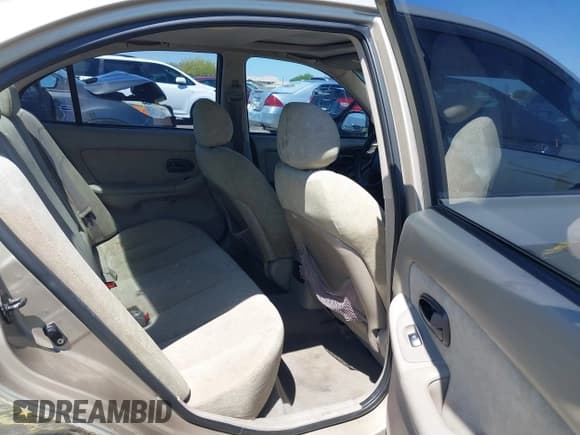 ✅ 2003 Hyundai Elantra GLS • VIN: KMHDN45D43U583025 • Lot: 42105683. Wystawiony na IAAI z przebiegiem 209 463 mil. Bezpłatny archiwum sprzedaży aukcyjnych z USA i szczegółowy raport historii pojazdu na DreamBid. Zdjęcie 8.