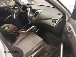 ✅ 2015 Hyundai Veloster RE:FLEX • VIN: KMHTC6AD4FU230324 • Lot: 41292154. Wystawiony na IAAI z przebiegiem 99 147 mil. Bezpłatny archiwum sprzedaży aukcyjnych z USA i szczegółowy raport historii pojazdu na DreamBid. Zdjęcie 5.