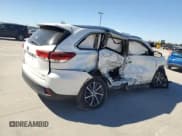 ✅ 2018 Toyota Highlander XLE • VIN: 5TDKZRFH5JS528647 • Lot: 89524635. Wystawiony na Copart z przebiegiem 70 746 mil. Bezpłatny archiwum sprzedaży aukcyjnych z USA i szczegółowy raport historii pojazdu na DreamBid. Zdjęcie 3.