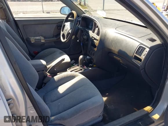 ✅ 2004 Hyundai Elantra GLS • VIN: KMHDN46DX4U740461 • Lot: 41602000. Wystawiony na IAAI z przebiegiem 201 277 mil. Bezpłatny archiwum sprzedaży aukcyjnych z USA i szczegółowy raport historii pojazdu na DreamBid. Zdjęcie 5.