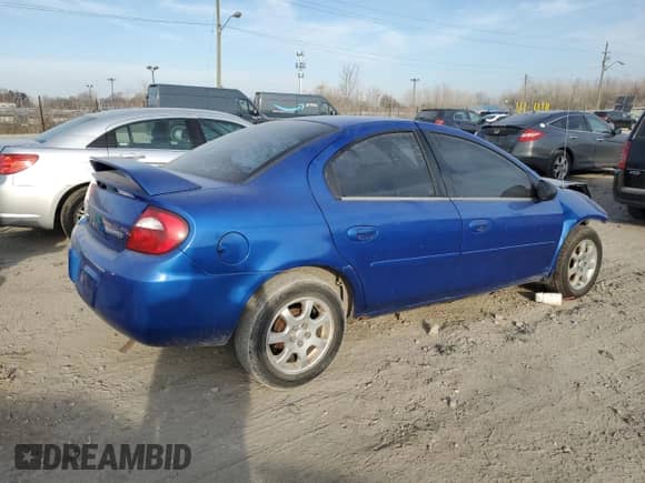 2005 Dodge Neon SXT z VIN 1B3ES56C05D117304, wystawiony jako Copart lot #49072365 z przebiegiem 155 535 mil mil oraz Szkoda całkowita • Salvage title. Historia ofert i sprzedaży dostępna na DreamBid. Obrazek 3.