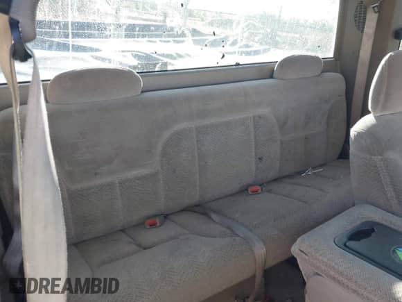 1997 Chevrolet Silverado 1500 z VIN 2GCEK19R5V1290268, wystawiony jako IAAI lot #43485965 z przebiegiem 192 915 mil mil oraz . Historia ofert i sprzedaży dostępna na DreamBid. Obrazek 8.