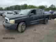 2005 Dodge Dakota ST z VIN 1D7HE28KX5S304735, wystawiony jako Copart lot #81015315 z przebiegiem 199 842 mil mil oraz Szkoda całkowita • Salvage title. Historia ofert i sprzedaży dostępna na DreamBid. Obrazek 1.