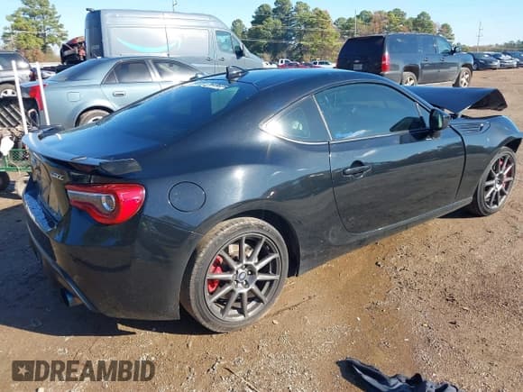 ✅ 2017 Subaru BRZ Limited • VIN: JF1ZCAC11H9604467 • Лот: 41037520. Опубликован ранее на IAAI с пробегом 64 014 миль. Бесплатный доступ к архиву аукционных продаж из США и подробный отчёт об истории автомобиля на DreamBid. Изображение 4.