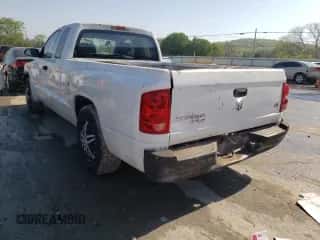 2007 Dodge Dakota z VIN 1D7HW22P07S176624, wystawiony jako Copart lot #68370994 z przebiegiem 284 863 mil mil oraz Szkoda całkowita • Salvage title. Historia ofert i sprzedaży dostępna na DreamBid. Obrazek 3.